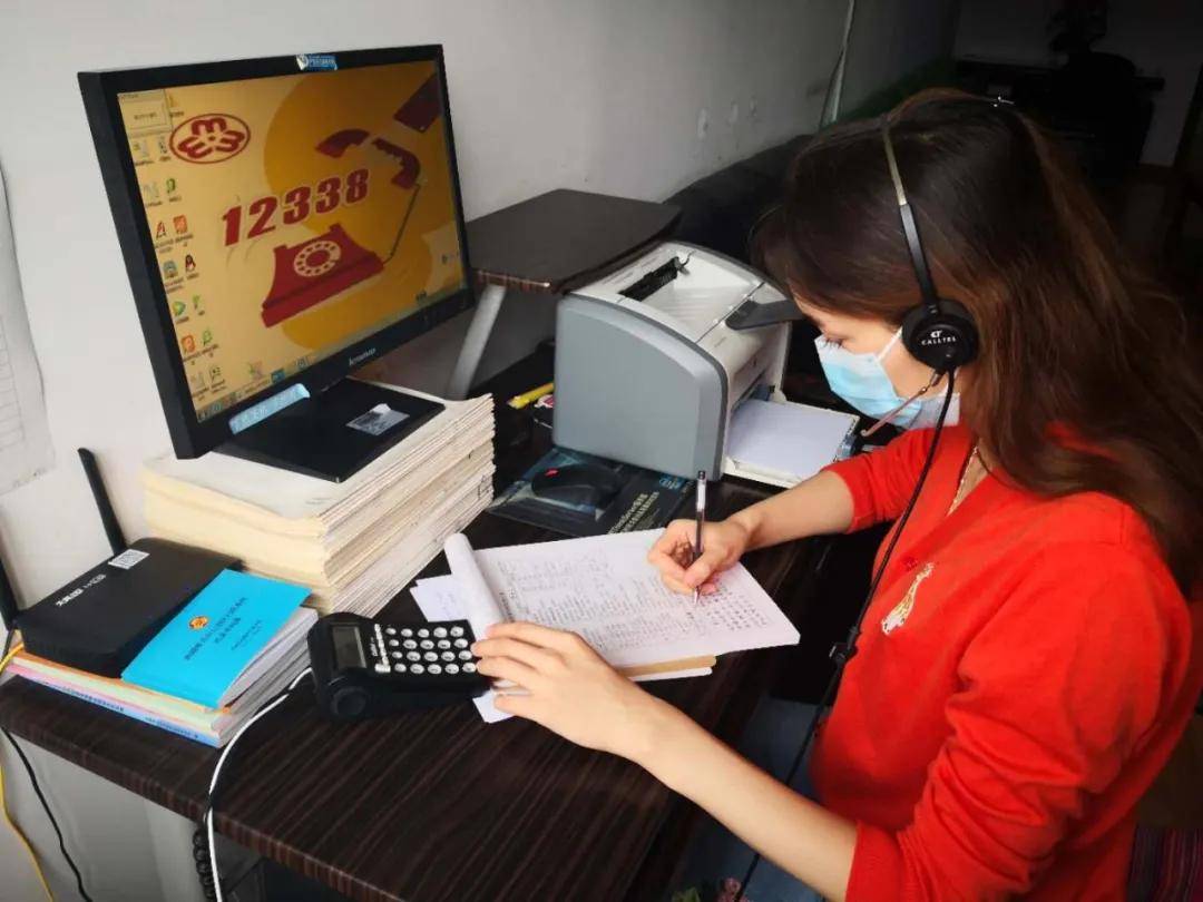 
新疆巾帼心理援助服务热线送“暖心话”不掉线：星空app官网(图1)