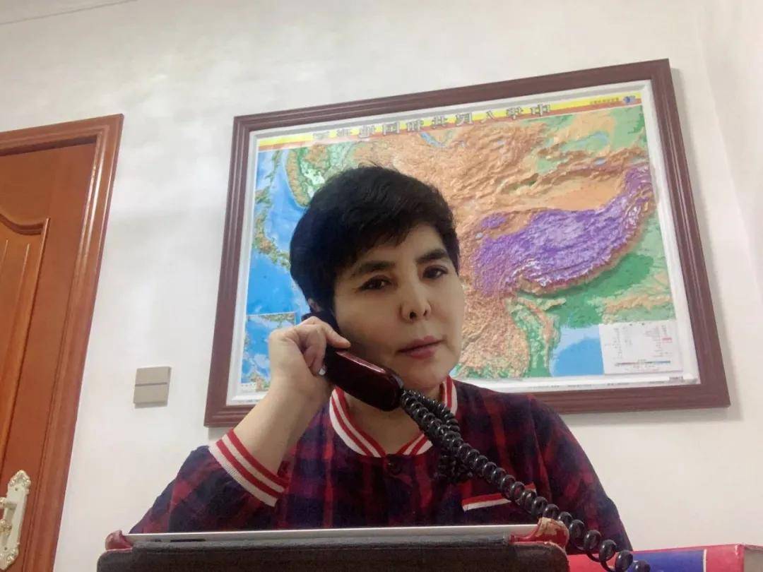 
新疆巾帼心理援助服务热线送“暖心话”不掉线：星空app官网(图2)