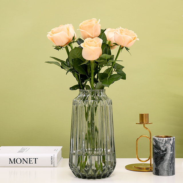 星空app官网-自媒体人一天赚几多钱合适?观察27位创作者收入后,我得出结论(图1) 星空app官网