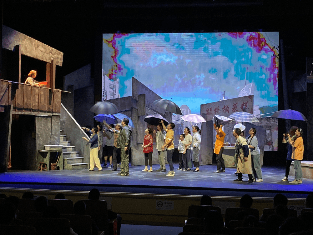 上海颛桥老街旧改故事被搬上舞台 演员都是“颛桥黎民”【星空官方网站】(图6)
上海颛桥老街旧改故事被搬上舞台 演员都是“颛桥黎民”【星空官方网站】(图6)