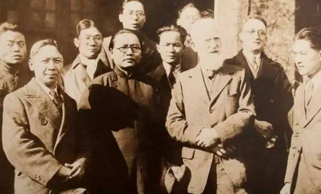 星空官方网站_为逼父亲买车划宝马 损毁公私财物多少金额犯罪?(图1) 星空app官网